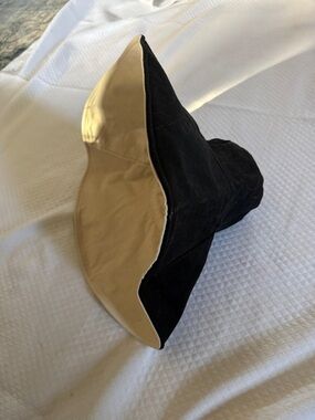 Reversible Black and Beige Wide-Brim Canvas Foldable Travel Hat Small